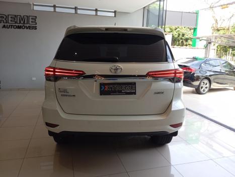 TOYOTA Hilux SW4 2.8 16V 4P SRX 4X4 7 LUGARES TURBO DIESEL AUTOMTICO, Foto 4