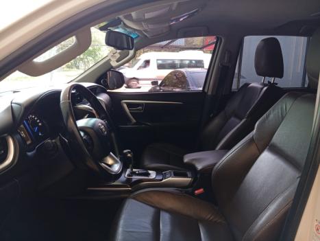 TOYOTA Hilux SW4 2.8 16V 4P SRX 4X4 7 LUGARES TURBO DIESEL AUTOMTICO, Foto 6