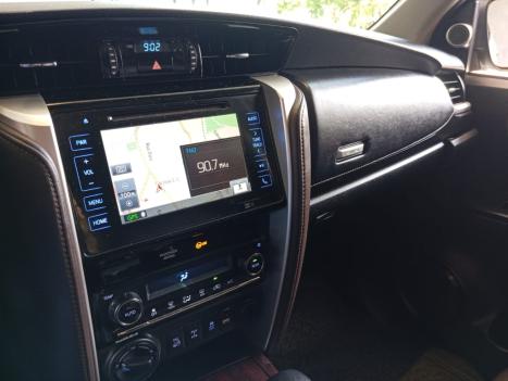 TOYOTA Hilux SW4 2.8 16V 4P SRX 4X4 7 LUGARES TURBO DIESEL AUTOMTICO, Foto 12