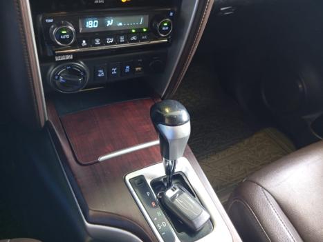 TOYOTA Hilux SW4 2.8 16V 4P SRX 4X4 7 LUGARES TURBO DIESEL AUTOMTICO, Foto 13