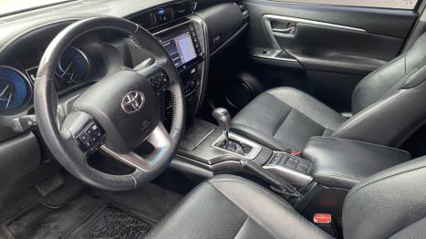 TOYOTA Hilux SW4 2.8 16V 4P SRX 4X4 7 LUGARES TURBO DIESEL AUTOM�TICO, Foto 8