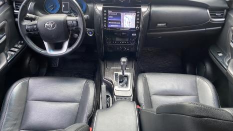 TOYOTA Hilux SW4 2.8 16V 4P SRX 4X4 7 LUGARES TURBO DIESEL AUTOM�TICO, Foto 13