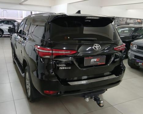 TOYOTA Hilux SW4 2.8 16V 4P SRX 4X4 7 LUGARES TURBO DIESEL AUTOM�TICO, Foto 2