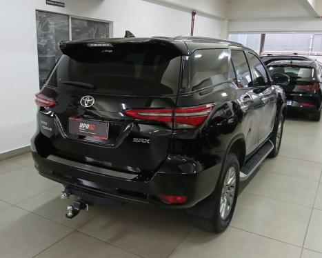 TOYOTA Hilux SW4 2.8 16V 4P SRX 4X4 7 LUGARES TURBO DIESEL AUTOM�TICO, Foto 4