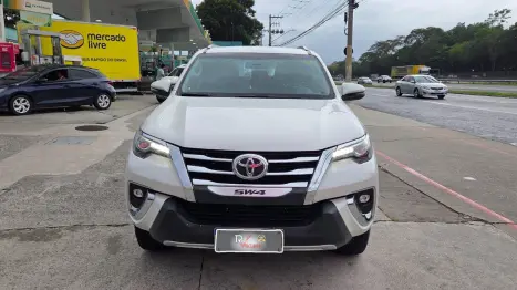 TOYOTA Hilux SW4 2.8 16V 4P SRX 4X4 7 LUGARES TURBO DIESEL AUTOM�TICO, Foto 2