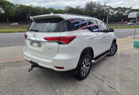 TOYOTA Hilux SW4 2.8 16V 4P SRX 4X4 7 LUGARES TURBO DIESEL AUTOM�TICO, Foto 3