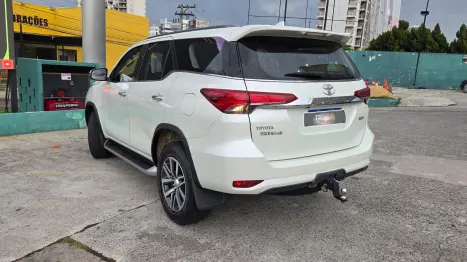 TOYOTA Hilux SW4 2.8 16V 4P SRX 4X4 7 LUGARES TURBO DIESEL AUTOM�TICO, Foto 5