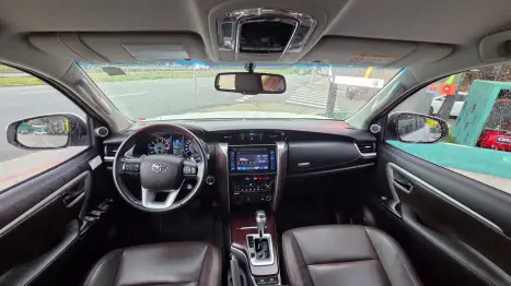 TOYOTA Hilux SW4 2.8 16V 4P SRX 4X4 7 LUGARES TURBO DIESEL AUTOM�TICO, Foto 8