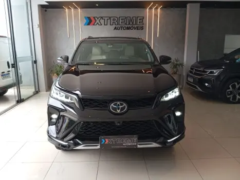 TOYOTA Hilux SW4 2.8 4P SRX 4X4 DIAMOND 7 LUGARES TURBO DIESEL AUTOM�TICO, Foto 1