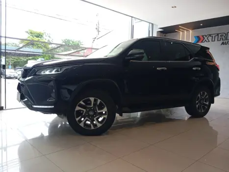 TOYOTA Hilux SW4 2.8 4P SRX 4X4 DIAMOND 7 LUGARES TURBO DIESEL AUTOM�TICO, Foto 2