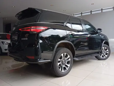 TOYOTA Hilux SW4 2.8 4P SRX 4X4 DIAMOND 7 LUGARES TURBO DIESEL AUTOM�TICO, Foto 3