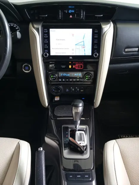 TOYOTA Hilux SW4 2.8 4P SRX 4X4 DIAMOND 7 LUGARES TURBO DIESEL AUTOM�TICO, Foto 9