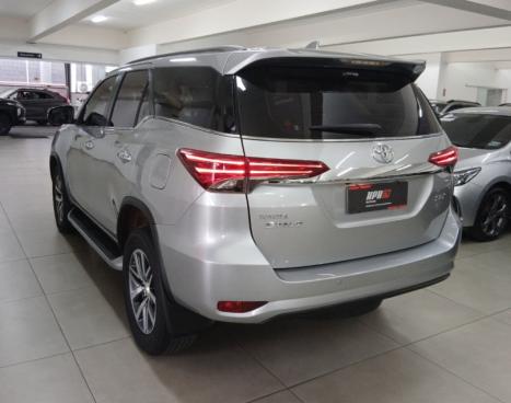 TOYOTA Hilux SW4 2.8 4P SRX 4X4 TURBO DIESEL AUTOM�TICO, Foto 2