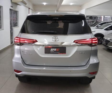 TOYOTA Hilux SW4 2.8 4P SRX 4X4 TURBO DIESEL AUTOM�TICO, Foto 3