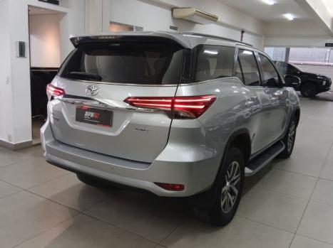 TOYOTA Hilux SW4 2.8 4P SRX 4X4 TURBO DIESEL AUTOM�TICO, Foto 4