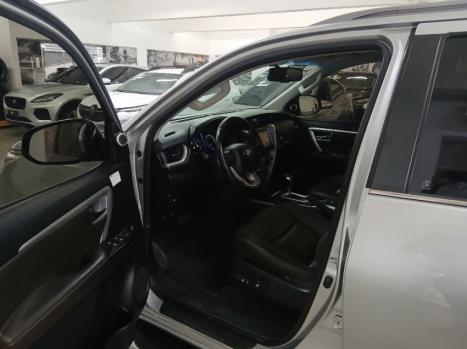 TOYOTA Hilux SW4 2.8 4P SRX 4X4 TURBO DIESEL AUTOM�TICO, Foto 7