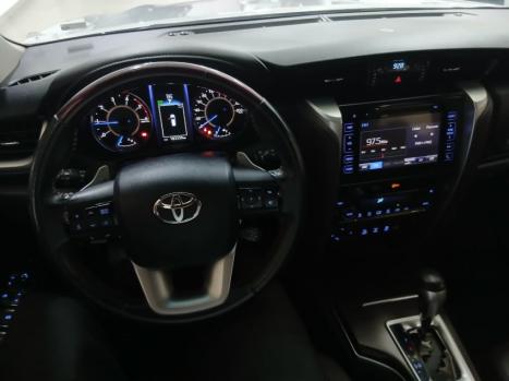 TOYOTA Hilux SW4 2.8 4P SRX 4X4 TURBO DIESEL AUTOM�TICO, Foto 9