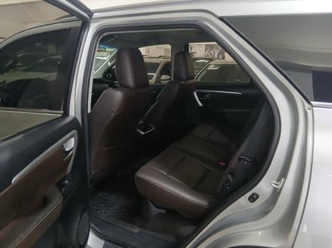 TOYOTA Hilux SW4 2.8 4P SRX 4X4 TURBO DIESEL AUTOM�TICO, Foto 10