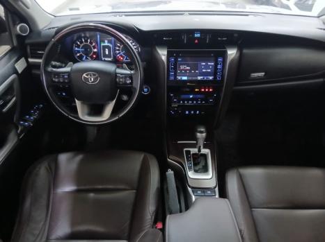 TOYOTA Hilux SW4 2.8 4P SRX 4X4 TURBO DIESEL AUTOM�TICO, Foto 11