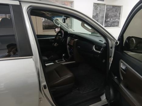 TOYOTA Hilux SW4 2.8 4P SRX 4X4 TURBO DIESEL AUTOM�TICO, Foto 12