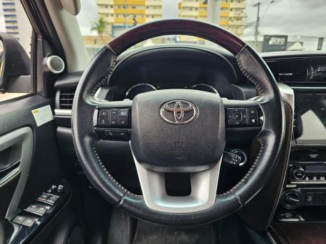 TOYOTA Hilux SW4 2.8 4P SRX 4X4 DIAMOND 7 LUGARES TURBO DIESEL AUTOM�TICO, Foto 3