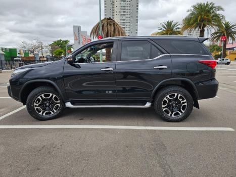 TOYOTA Hilux SW4 2.8 4P SRX 4X4 DIAMOND 7 LUGARES TURBO DIESEL AUTOM�TICO, Foto 6