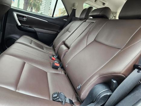 TOYOTA Hilux SW4 2.8 4P SRX 4X4 DIAMOND 7 LUGARES TURBO DIESEL AUTOM�TICO, Foto 9