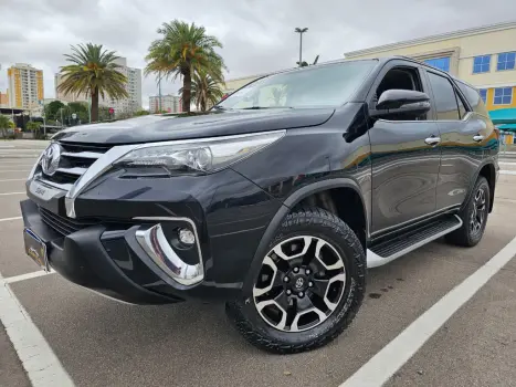 TOYOTA Hilux SW4 2.8 4P SRX 4X4 DIAMOND 7 LUGARES TURBO DIESEL AUTOM�TICO, Foto 12