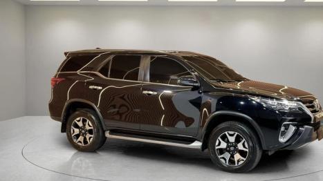 TOYOTA Hilux SW4 2.8 4P SRX 4X4 DIAMOND 7 LUGARES TURBO DIESEL AUTOM�TICO, Foto 3