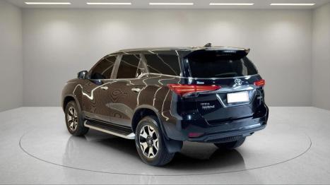 TOYOTA Hilux SW4 2.8 4P SRX 4X4 DIAMOND 7 LUGARES TURBO DIESEL AUTOM�TICO, Foto 4