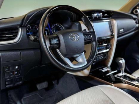 TOYOTA Hilux SW4 2.8 4P SRX 4X4 DIAMOND 7 LUGARES TURBO DIESEL AUTOM�TICO, Foto 11