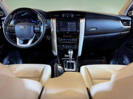 TOYOTA Hilux SW4 2.8 4P SRX 4X4 DIAMOND 7 LUGARES TURBO DIESEL AUTOM�TICO, Foto 14