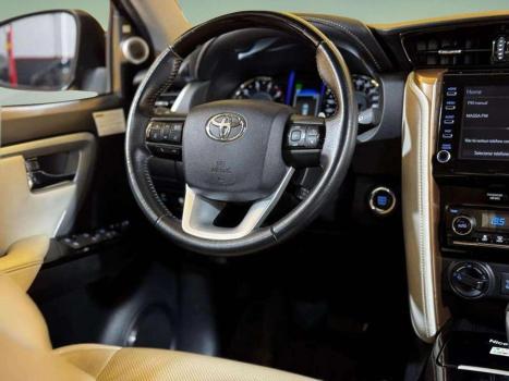 TOYOTA Hilux SW4 2.8 4P SRX 4X4 DIAMOND 7 LUGARES TURBO DIESEL AUTOM�TICO, Foto 16