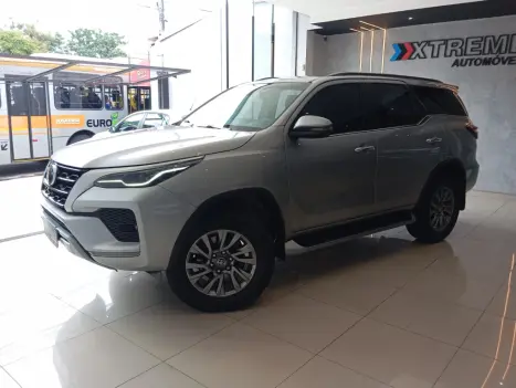 TOYOTA Hilux SW4 2.8 16V 4P SRX 4X4 7 LUGARES TURBO DIESEL AUTOM�TICO, Foto 2