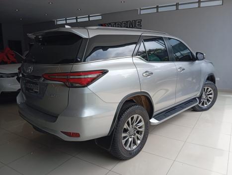 TOYOTA Hilux SW4 2.8 16V 4P SRX 4X4 7 LUGARES TURBO DIESEL AUTOM�TICO, Foto 3