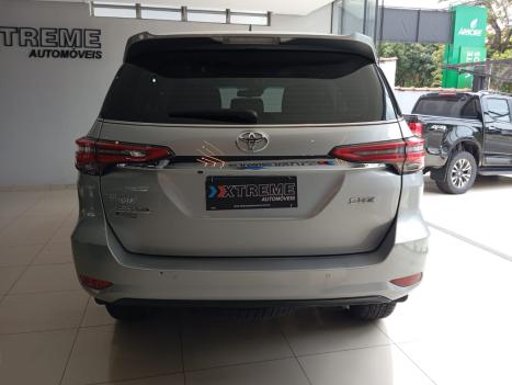 TOYOTA Hilux SW4 2.8 16V 4P SRX 4X4 7 LUGARES TURBO DIESEL AUTOM�TICO, Foto 4