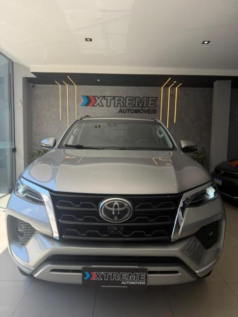 TOYOTA Hilux SW4 2.8 16V 4P SRX 4X4 7 LUGARES TURBO DIESEL AUTOM�TICO, Foto 1