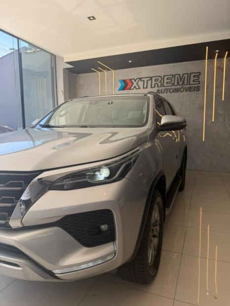 TOYOTA Hilux SW4 2.8 16V 4P SRX 4X4 7 LUGARES TURBO DIESEL AUTOM�TICO, Foto 2