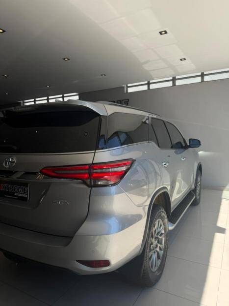 TOYOTA Hilux SW4 2.8 16V 4P SRX 4X4 7 LUGARES TURBO DIESEL AUTOM�TICO, Foto 3