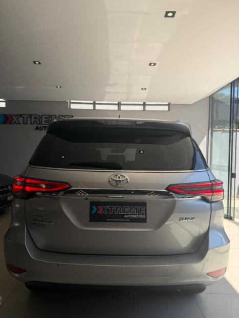 TOYOTA Hilux SW4 2.8 16V 4P SRX 4X4 7 LUGARES TURBO DIESEL AUTOM�TICO, Foto 5