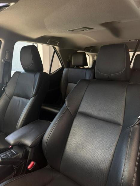 TOYOTA Hilux SW4 2.8 16V 4P SRX 4X4 7 LUGARES TURBO DIESEL AUTOM�TICO, Foto 10