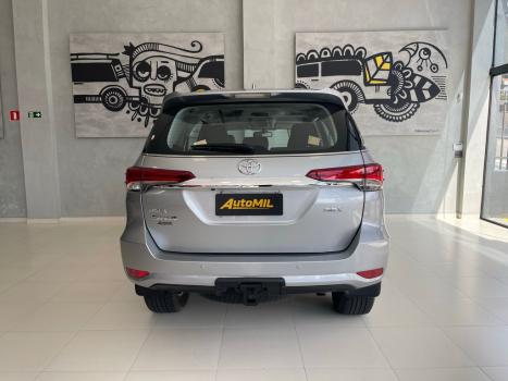 TOYOTA Hilux SW4 2.8 4P SRX 4X4 TURBO DIESEL AUTOM�TICO, Foto 8