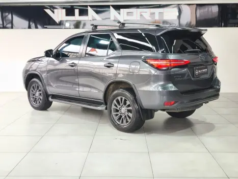 TOYOTA Hilux SW4 2.8 16V 4P SRX 4X4 7 LUGARES TURBO DIESEL AUTOM�TICO, Foto 4