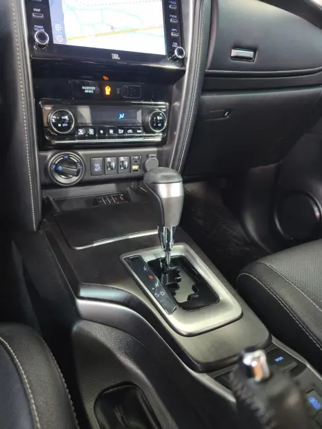 TOYOTA Hilux SW4 2.8 16V 4P SRX 4X4 7 LUGARES TURBO DIESEL AUTOM�TICO, Foto 15