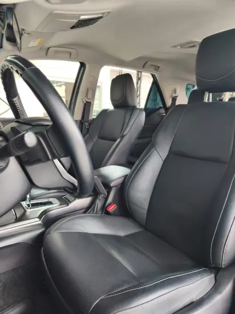 TOYOTA Hilux SW4 2.8 16V 4P SRX 4X4 7 LUGARES TURBO DIESEL AUTOM�TICO, Foto 16