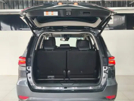 TOYOTA Hilux SW4 2.8 16V 4P SRX 4X4 7 LUGARES TURBO DIESEL AUTOM�TICO, Foto 23