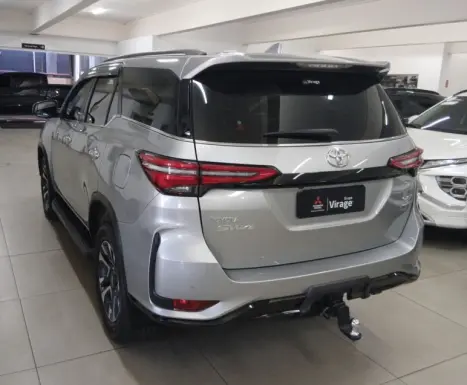 TOYOTA Hilux SW4 2.8 16V 4P SRX PLATINUM 4X4 7 LUGARES TURBO DIESEL AUTOM�TICO, Foto 2