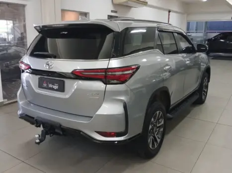 TOYOTA Hilux SW4 2.8 16V 4P SRX PLATINUM 4X4 7 LUGARES TURBO DIESEL AUTOM�TICO, Foto 4