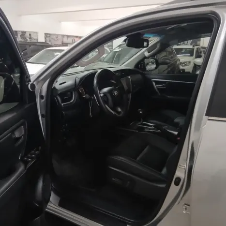 TOYOTA Hilux SW4 2.8 16V 4P SRX PLATINUM 4X4 7 LUGARES TURBO DIESEL AUTOM�TICO, Foto 7