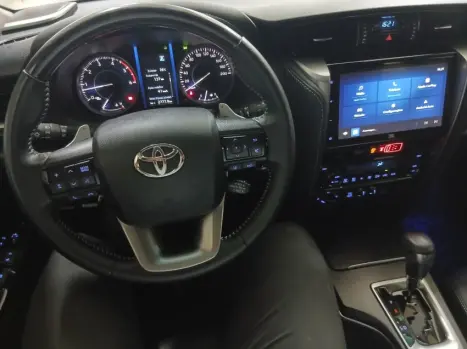 TOYOTA Hilux SW4 2.8 16V 4P SRX PLATINUM 4X4 7 LUGARES TURBO DIESEL AUTOM�TICO, Foto 9